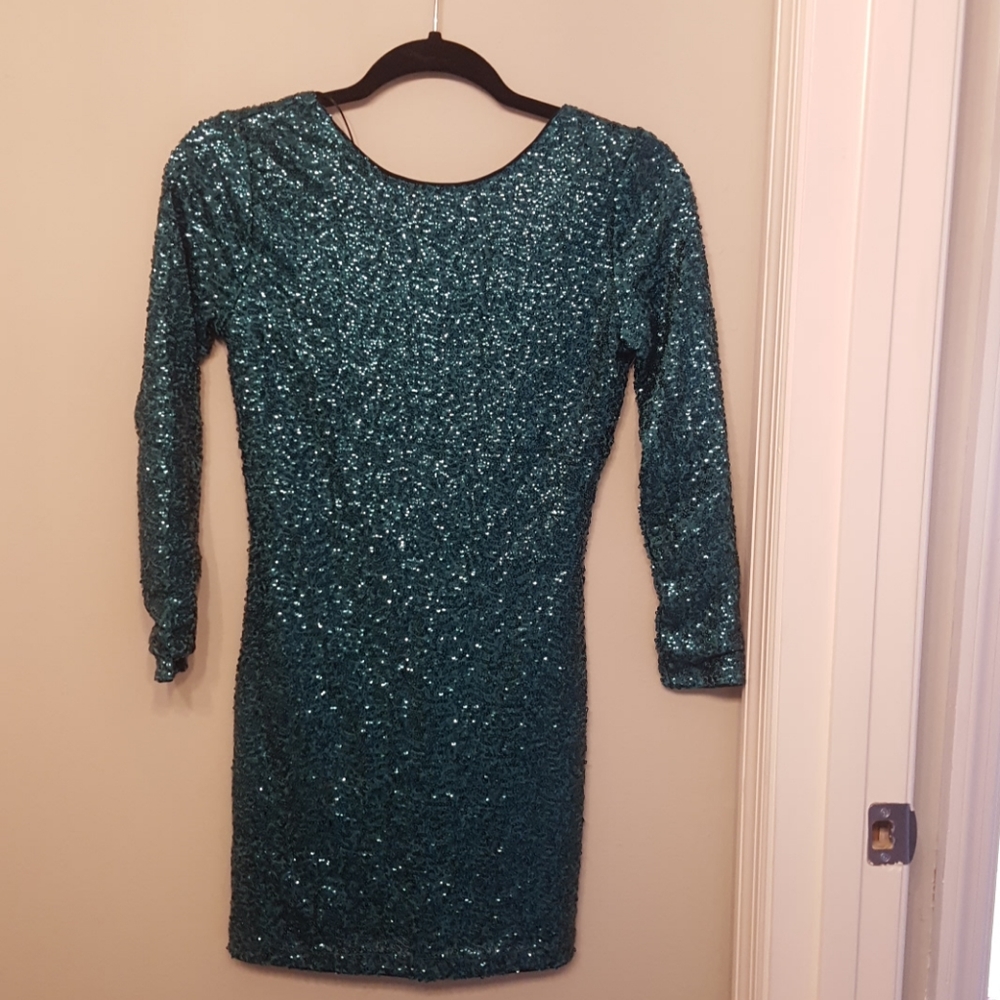 Divided sequin 3/4 length bodycon dress